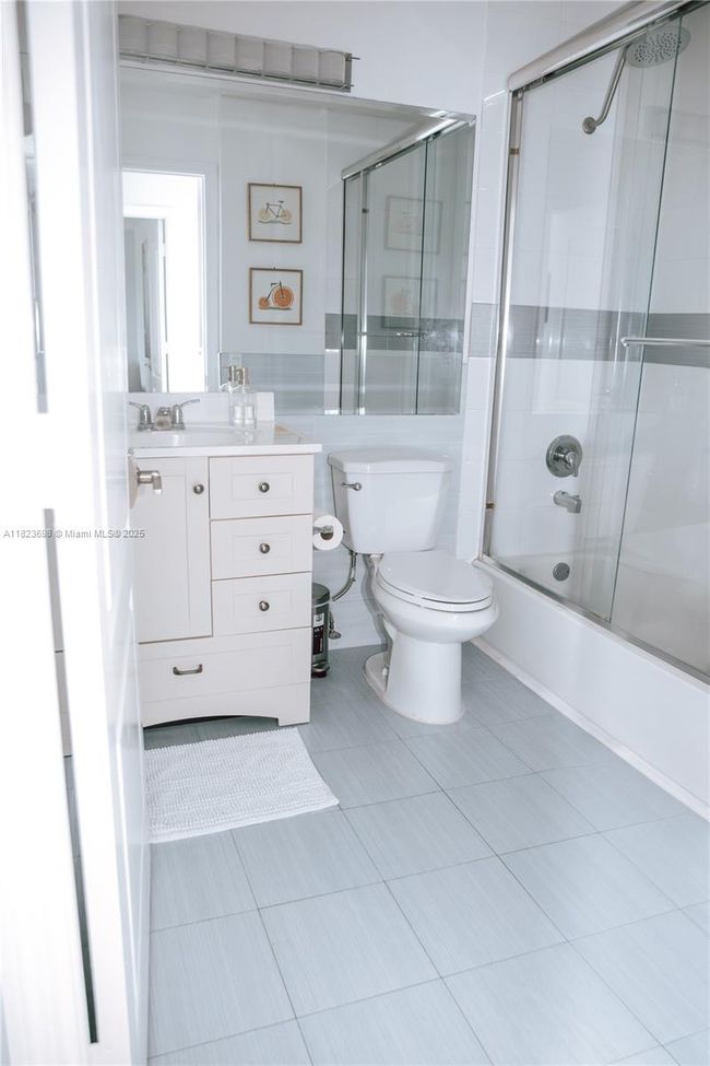 10919 Nw 67 Th Ter, House other with 4 bedrooms, 3 bathrooms and null parking in Doral FL | Image 42