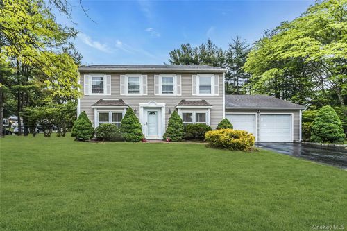 23 Magnet St, Stony Brook, NY, 11790-2852 | Card Image