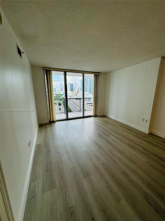 APT-1606 - 1750 N Bayshore Dr, Condo with 1 bedrooms, 1 bathrooms and null parking in Miami FL | Image 5