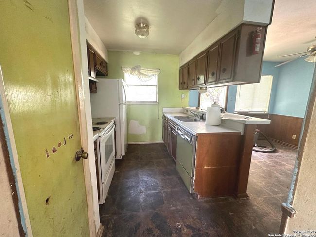 5230 Swann Ln, House other with 3 bedrooms, 1 bathrooms and null parking in Kirby TX | Image 6