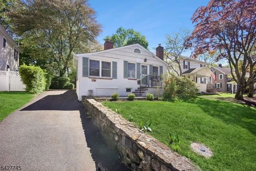 32 Center St, Bernardsville, NJ, 07924-2470 | Card Image