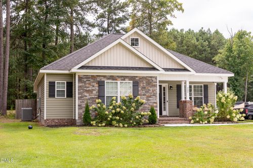 704 Par Dr, Nashville, NC, 27856-1523 | Card Image