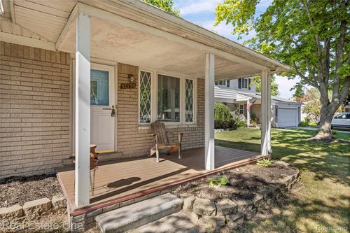 50196 Stonecrest Ct, Chesterfield, MI, 48047-1933 | Card Image