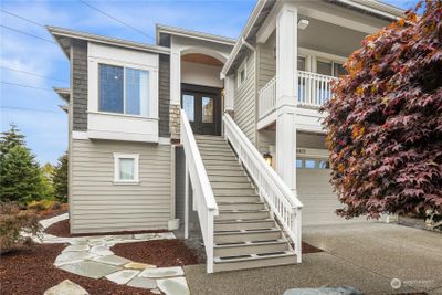 8811 129th Avenue Se, House other with 4 bedrooms, 2 bathrooms and 2 parking in Newcastle WA | Image 3