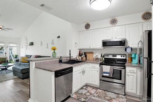 apt-1123-5001 Grande Dr, Pensacola, FL, 32504-8957 | Card Image