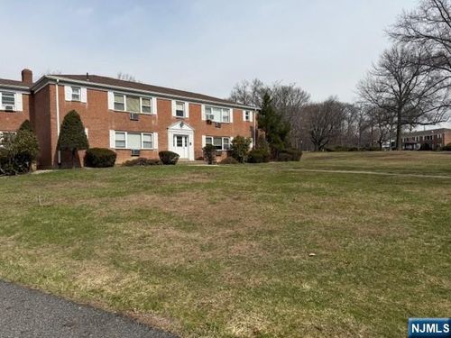 2 Rustic Cir, Montvale, NJ, 07645-1601 | Card Image