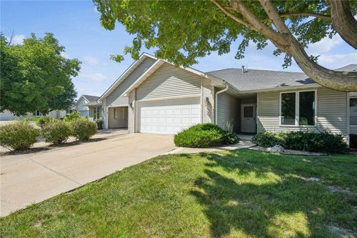 3004 Tiperary Dr Ne, Cedar Rapids, IA, 52402-4348 | Card Image