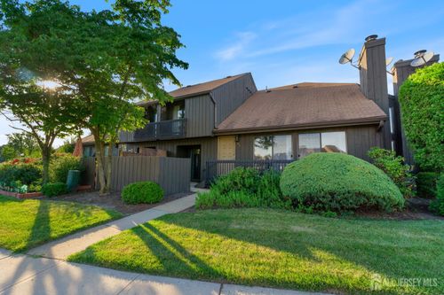 542 Westgate Dr, Edison, NJ, 08820-1175 | Card Image