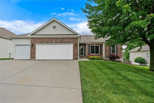 9801 Farley Ave, Kansas City, MO, 64157-7637 | Card Image