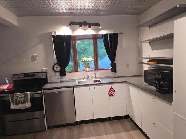 8 Center St, House other with 3 bedrooms, 2 bathrooms and null parking in Springfield VT | Image 15