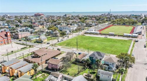 2718 Avenue L, Galveston, TX, 77550 | Card Image