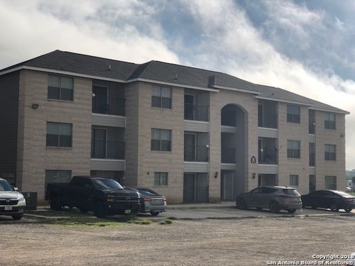 apt-201d-112 Lone Oak Dr, Floresville, TX, 78114-1668 | Card Image