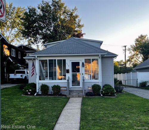 415 Taylor Ave, Rochester, MI, 48307-1849 | Card Image