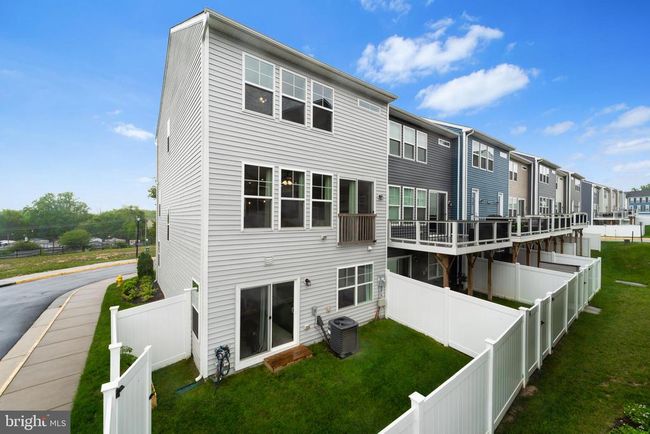 18216 Summit Pointe Dr, Townhouse with 3 bedrooms, 4 bathrooms and null parking in TRIANGLE VA | Image 25