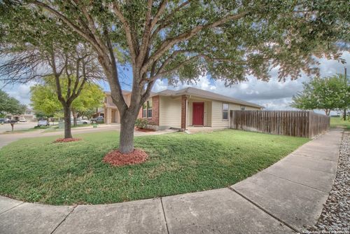 647 Cherokee Blvd, New Braunfels, TX, 78132-5095 | Card Image