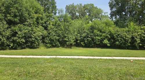 39648 Dequindre Rd, Sterling Heights, MI, 48310-1707 | Card Image