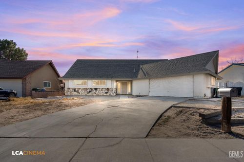 717 Kevin Ct, Ridgecrest, CA, 93555-3447 | Card Image