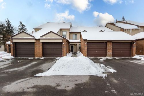 apt-202-6580 Ridgefield Cir, West Bloomfield, MI, 48322-3040 | Card Image