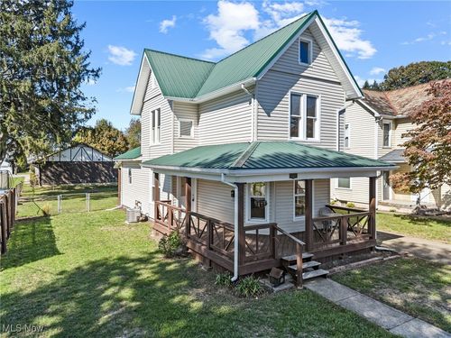 402 4th St Nw, New Philadelphia, OH, 44663-1922 | Card Image