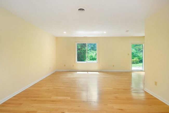 UNIT-3 - 19 Concord Greene, Condo with 2 bedrooms, 2 bathrooms and 1 parking in Concord MA | Image 5