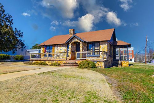 205 Club Ln, Hamilton, GA, 31811-6754 | Card Image