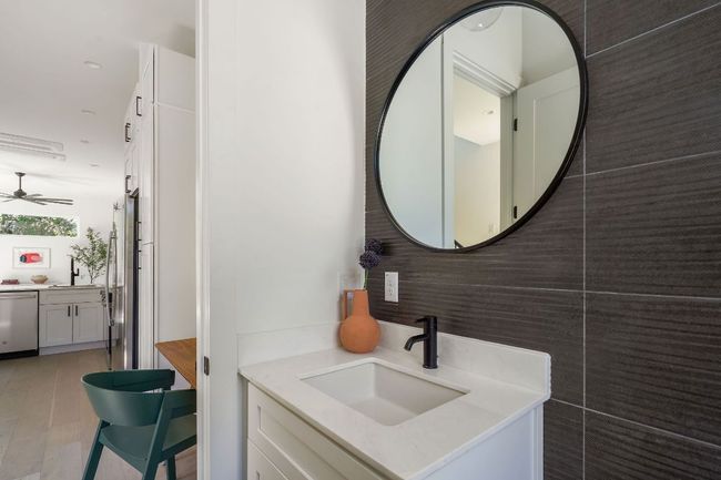 2 - 2611 Davis Ln, Condo with 2 bedrooms, 2 bathrooms and 2 parking in Austin TX | Image 19