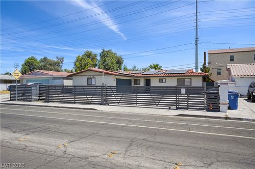 213 Shadow Ln, Las Vegas, NV, 89106-4338 | Card Image