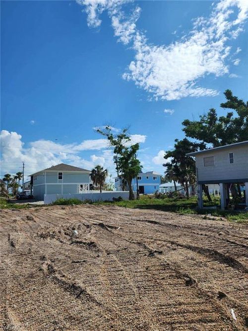 7910 Buccaneer Dr, FORT MYERS BEACH, FL, 33931-5006 | Card Image