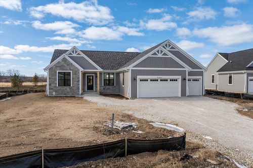 W251N2413 Valleyview Circle Circle, Pewaukee, WI, 53072 | Card Image