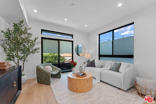 5443 1/2 Blackwelder Street, Los Angeles, CA, 90016 | Card Image