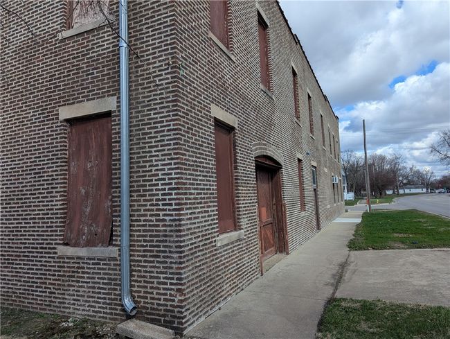 701 N 22 Nd St, Home with 0 bedrooms, 1 bathrooms and 7 parking in Mattoon IL | Image 21