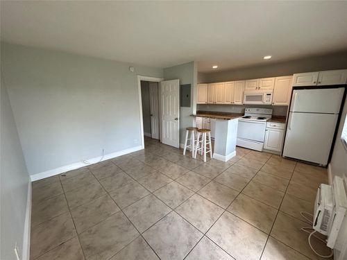 apt-2-921 Ne 17th Ave, Fort Lauderdale, FL, 33304-5404 | Card Image