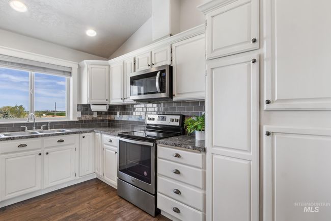 9248 Rolling Hills Ct, House other with 3 bedrooms, 2 bathrooms and 3 parking in Nampa ID | Image 15