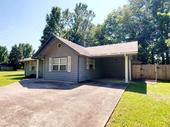 205 Cherry Street, House other with 3 bedrooms, 1 bathrooms and null parking in Mena AR | Image 2