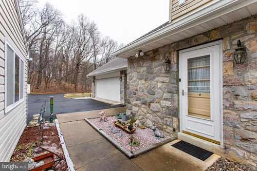 a-2323 Elizabeth Ave, TEMPLE, PA, 19560-9791 | Card Image