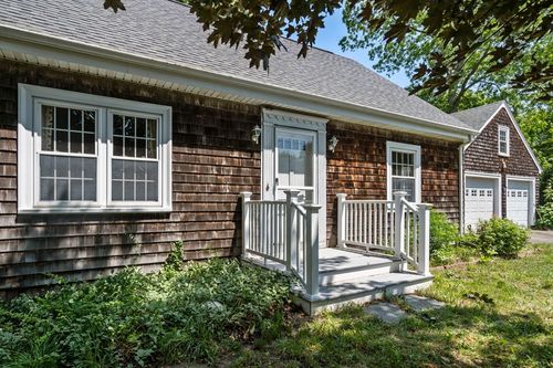 554 Berkley St, Berkley, MA, 02779-1002 | Card Image