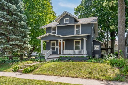 825 E Central Park Ave, Davenport, IA, 52803-1713 | Card Image