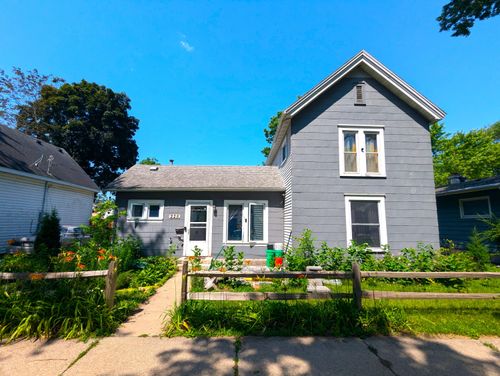 225 Caledonia St, La Crosse, WI, 54603-3061 | Card Image