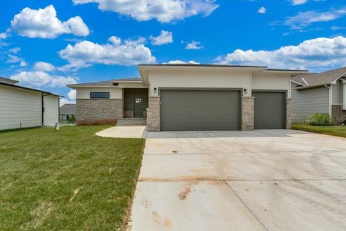 10515 W Basil St, Wichita, KS, 67215-7801 | Card Image