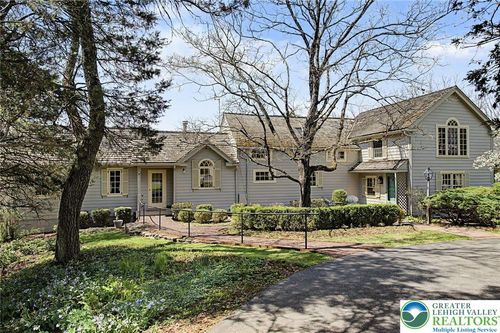 542 Headquarters Rd, OTTSVILLE, PA, 18942-9725 | Card Image