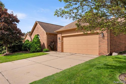18900 Carriage Ln, Riverview, MI, 48193-8086 | Card Image