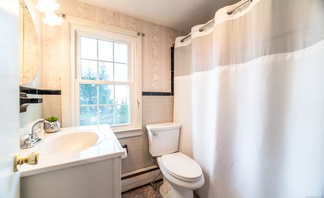 69 Essex Rd, House other with 4 bedrooms, 2 bathrooms and null parking in Old Saybrook CT | Image 29