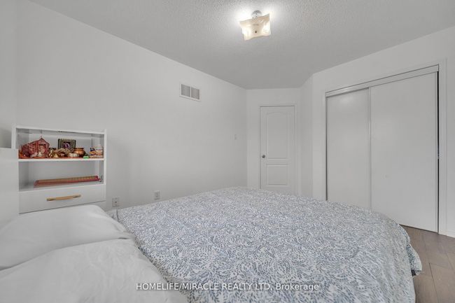 93 Crystal Glen Cres, House attached with 4 bedrooms, 4 bathrooms and 2 parking in Brampton ON | Image 35