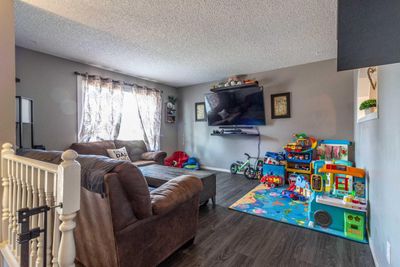 31 Rae Crt Se, House other with 4 bedrooms, 2 bathrooms and 2 parking in Medicine Hat AB | Image 2