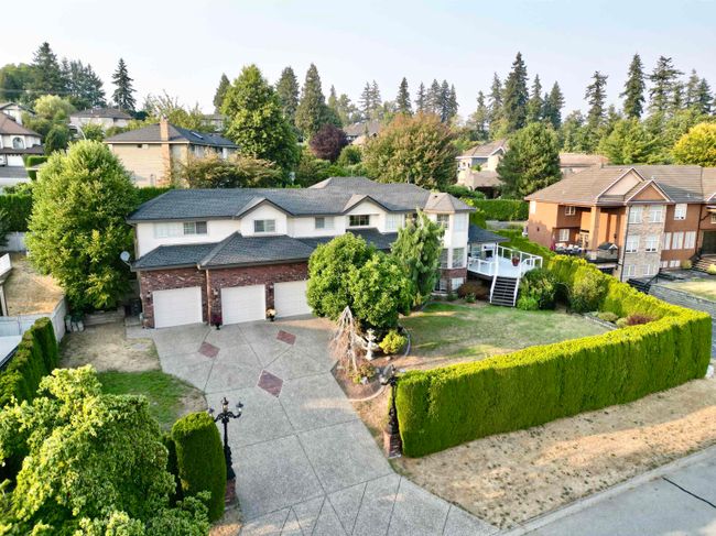 16583 77 Avenue, House other with 4 bedrooms, 3 bathrooms and 8 parking in Surrey BC | Image 2