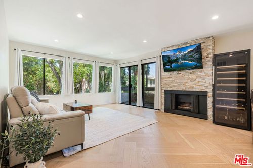 216-950 N Kings Rd, West Hollywood, CA, 90048-2654 | Card Image