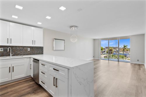 apt-306-16710 Ne 9th Ave, North Miami Beach, FL, 33162-2529 | Card Image