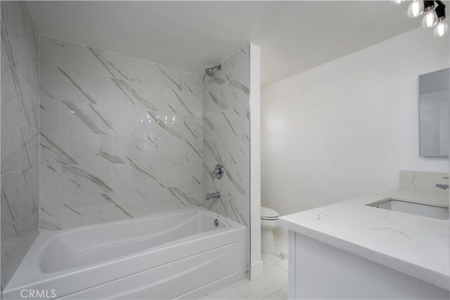 Upstairs full bath. | Image 17
