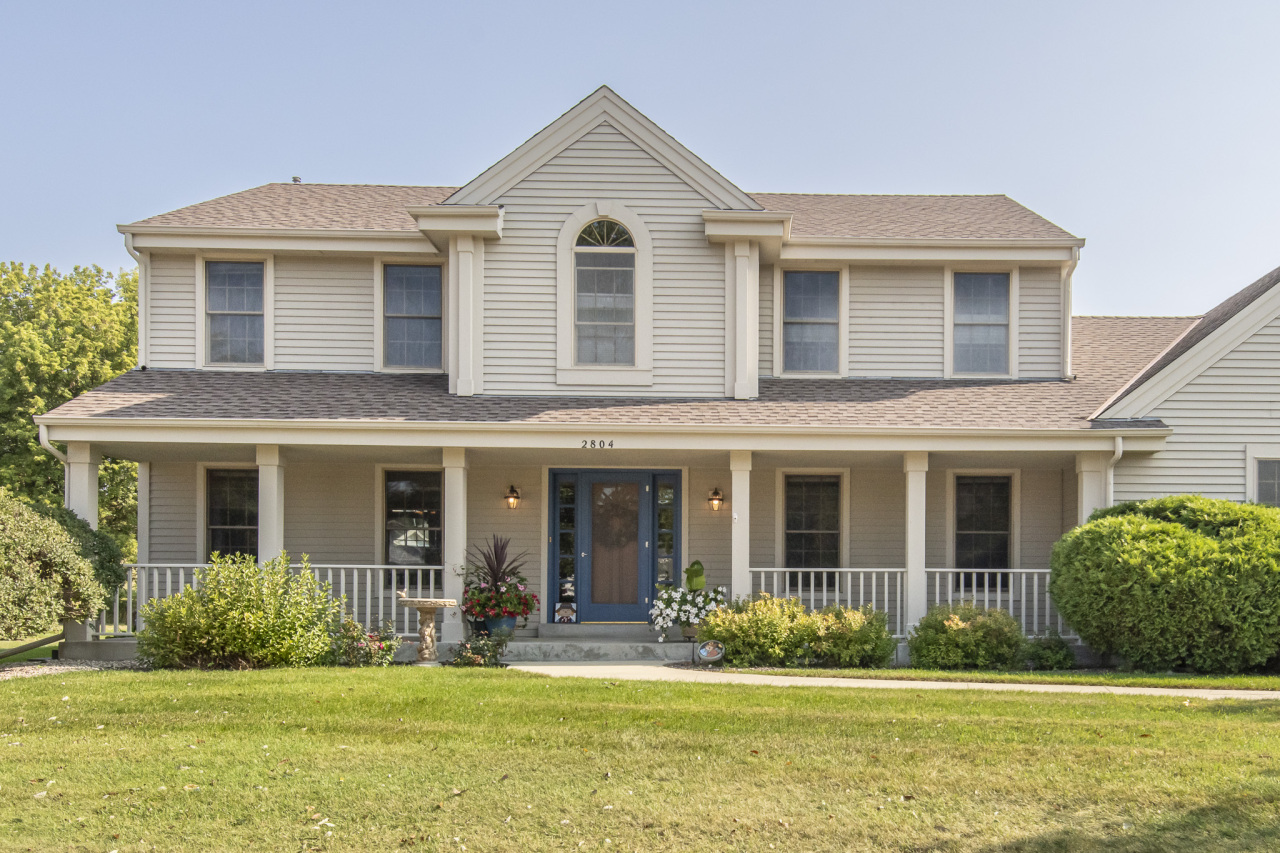 River Point Ct, Waukesha, WI 53189