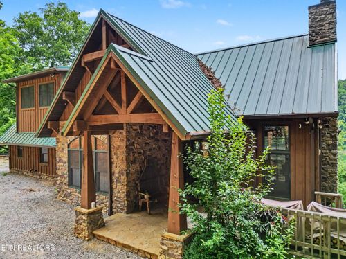 836 & 835 Jacksbluff Rd, New Tazewell, TN, 37825 | Card Image